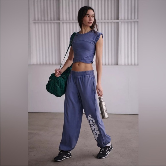 Free people Movement Hot Shot Logo Crossover Set - Picture 1 of 1